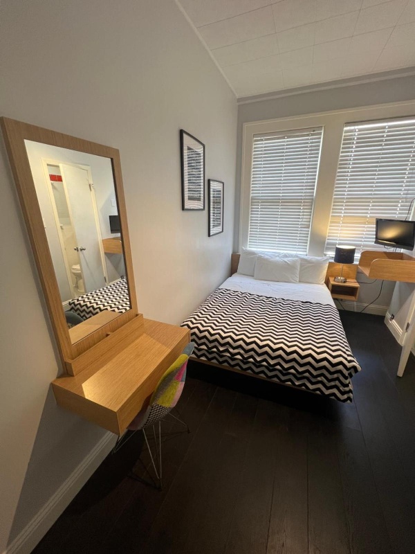 Touchstone Hotel - City Center image 3
